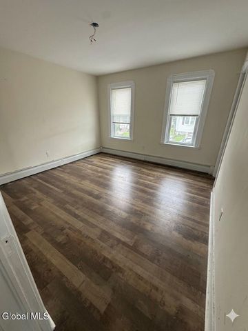 1330 7th Avenue, Schenectady, NY 12303