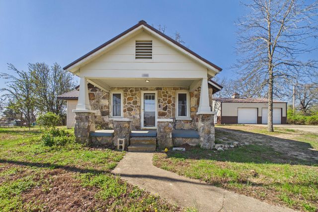 1348 County Road 806, Gainesville, MO 65655