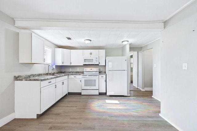 1348 County Road 806, Gainesville, MO 65655