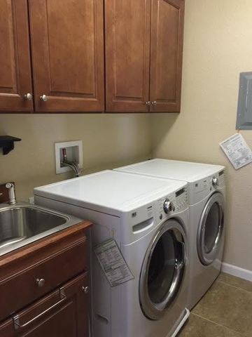 2808 Espana Ln, Modesto, CA 95355