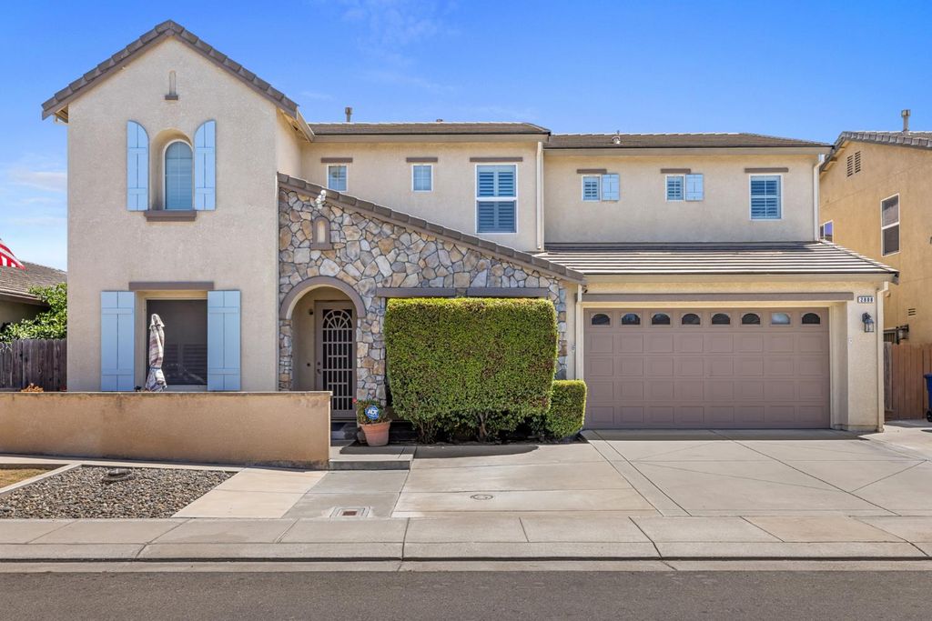 2808 Espana Ln, Modesto, CA 95355