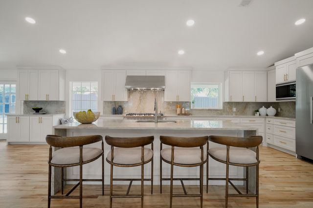4336 Irvin Simmons Drive, Dallas, TX 75229