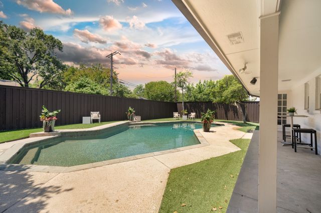 4336 Irvin Simmons Drive, Dallas, TX 75229