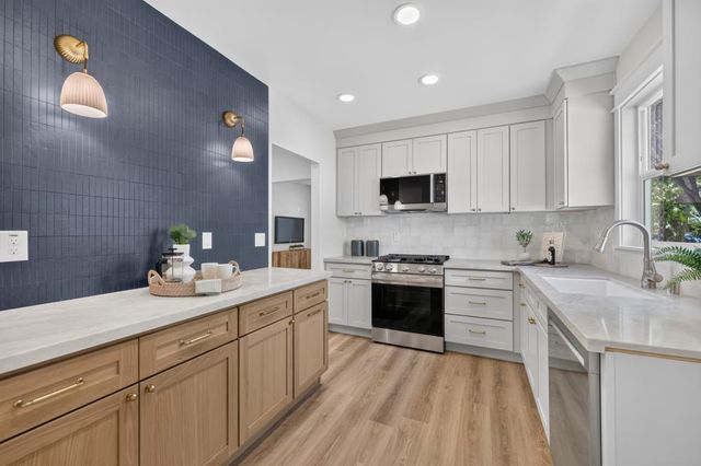 421 40th St, Sacramento, CA 95819