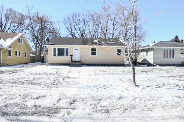 1207 19th Street S, Moorhead, MN 56560