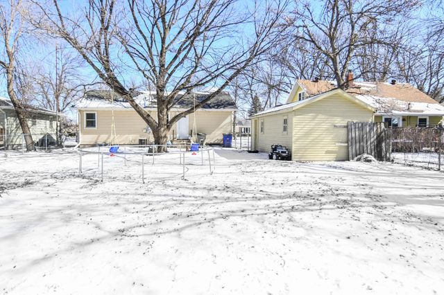 1207 19th Street S, Moorhead, MN 56560