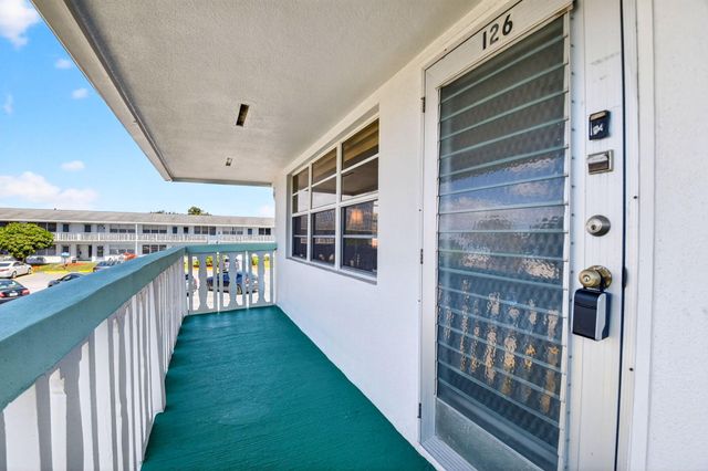 126 Kingswood F 126, West Palm Beach, FL 33417