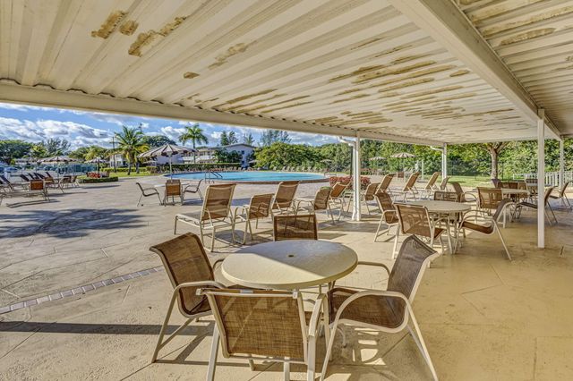 126 Kingswood F 126, West Palm Beach, FL 33417