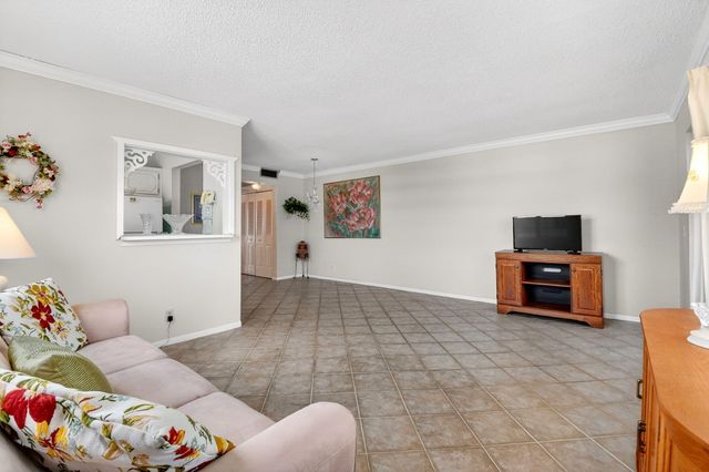 126 Kingswood F 126, West Palm Beach, FL 33417