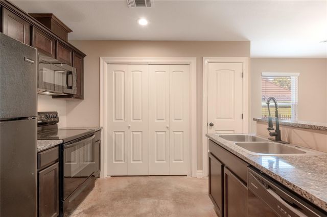 2002 20th Street 501, Huntsville, TX 77340