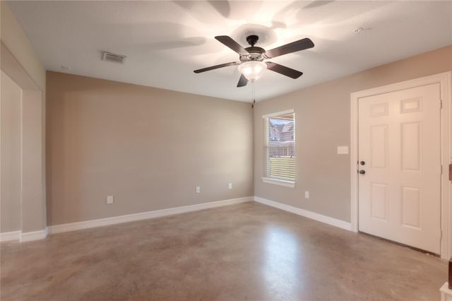 2002 20th Street 501, Huntsville, TX 77340