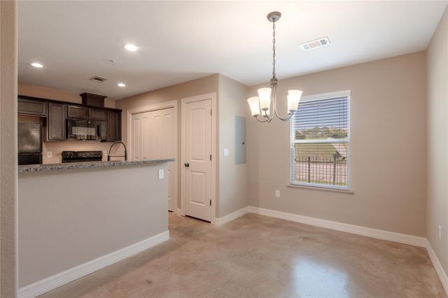 2002 20th Street 501, Huntsville, TX 77340