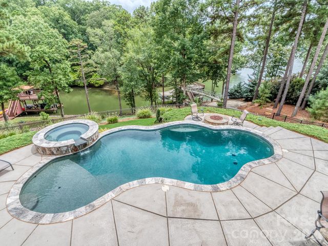 18321 Rosapenny Road, Charlotte, NC 28278
