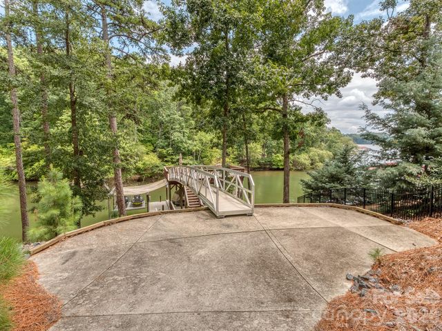 18321 Rosapenny Road, Charlotte, NC 28278