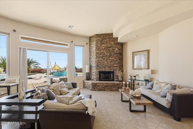 39410 N 7TH Street, Phoenix, AZ 85086