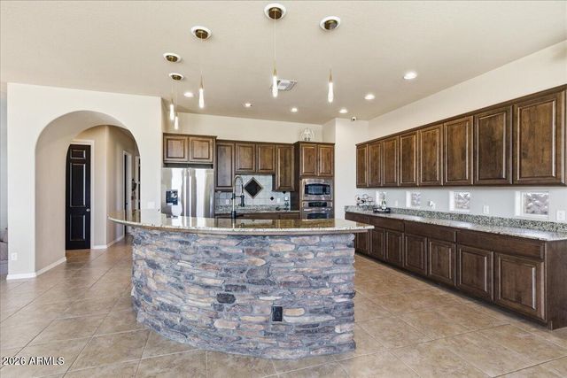 39410 N 7TH Street, Phoenix, AZ 85086