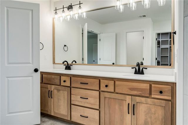 19007 W 170th Terrace, Olathe, KS 66062