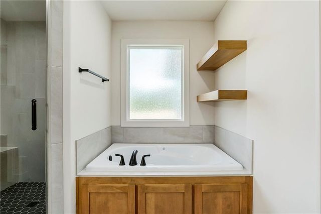 19007 W 170th Terrace, Olathe, KS 66062