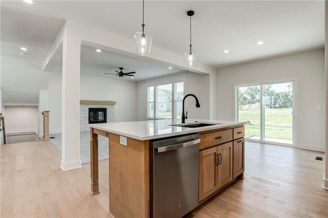 19007 W 170th Terrace, Olathe, KS 66062