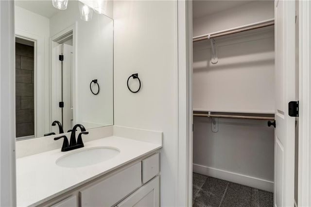 19007 W 170th Terrace, Olathe, KS 66062