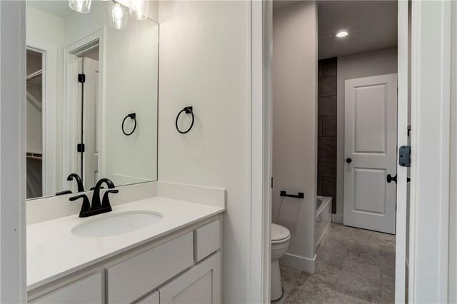 19007 W 170th Terrace, Olathe, KS 66062