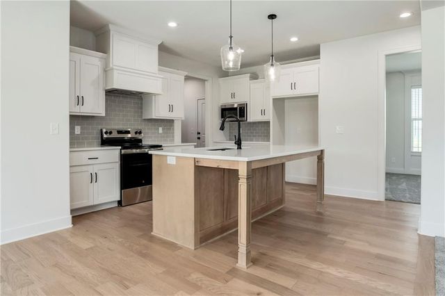 19007 W 170th Terrace, Olathe, KS 66062