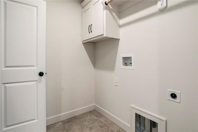 19007 W 170th Terrace, Olathe, KS 66062