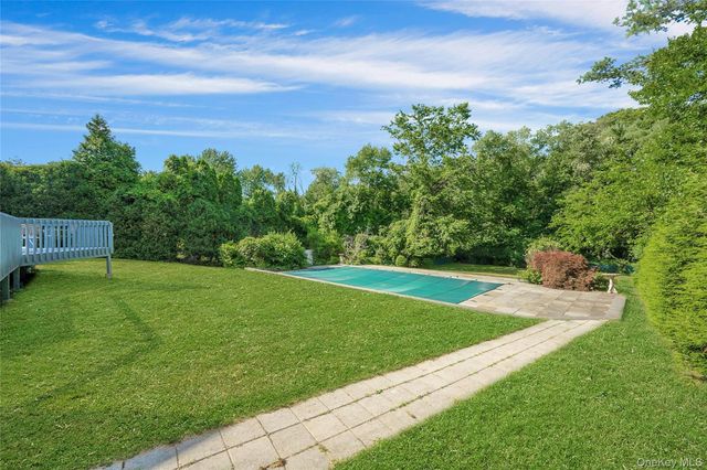 2 Meadowwood Lane, Rye, NY 10580