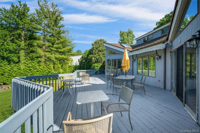 2 Meadowwood Lane, Rye, NY 10580