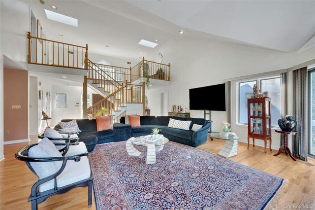 2 Meadowwood Lane, Rye, NY 10580