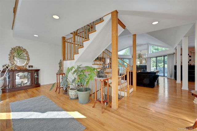 2 Meadowwood Lane, Rye, NY 10580