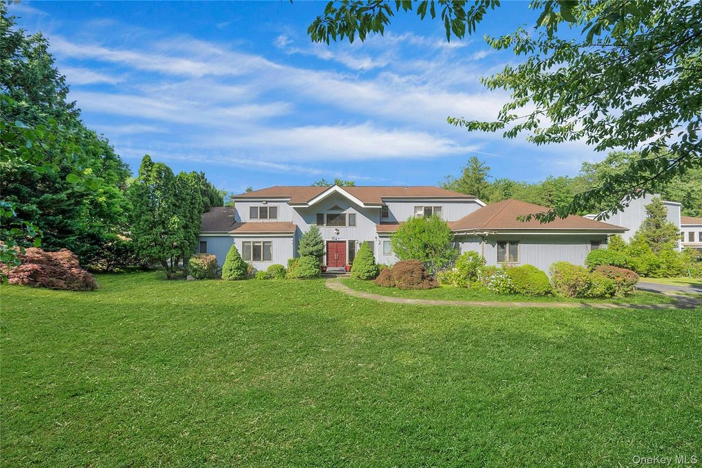2 Meadowwood Lane, Rye, NY 10580