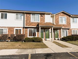 31842 Kelly Road, Roseville, MI 48066