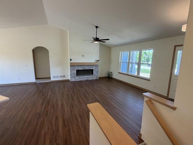 171 Savannah Parkway, Deerfield, WI 53531