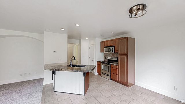 1226 LILY PAD DR, Spanish Fork, UT 84660