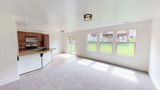 1226 LILY PAD DR, Spanish Fork, UT 84660