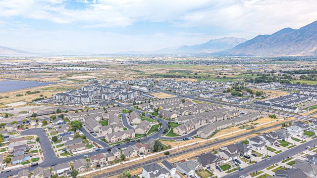 1226 LILY PAD DR, Spanish Fork, UT 84660