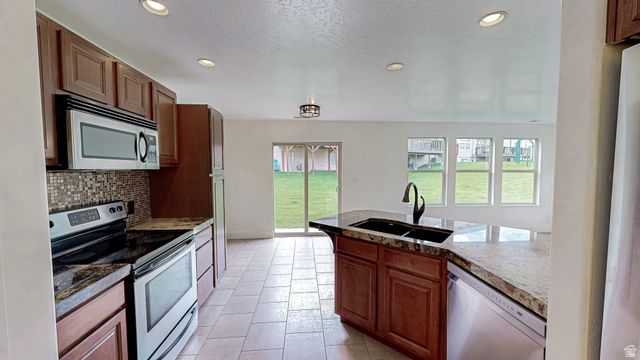 1226 LILY PAD DR, Spanish Fork, UT 84660