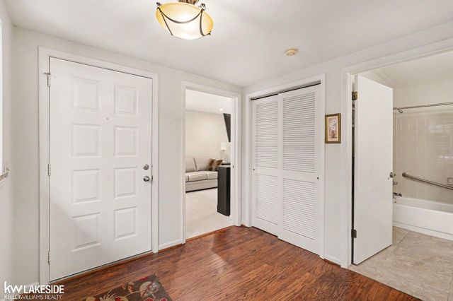 983 Wexford Way, Rochester Hills, MI 48307