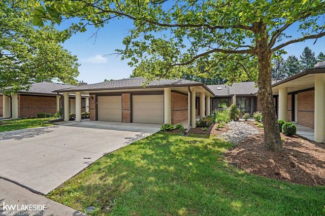 983 Wexford Way, Rochester Hills, MI 48307