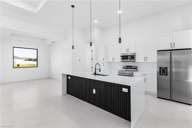 417 SW 23rd TER, Cape Coral, FL 33991