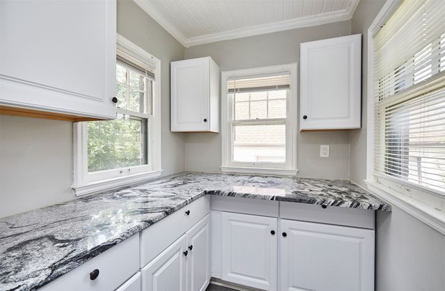 4805 Pleasant Street, Des Moines, IA 50312