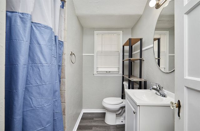 4805 Pleasant Street, Des Moines, IA 50312