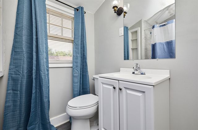 4805 Pleasant Street, Des Moines, IA 50312