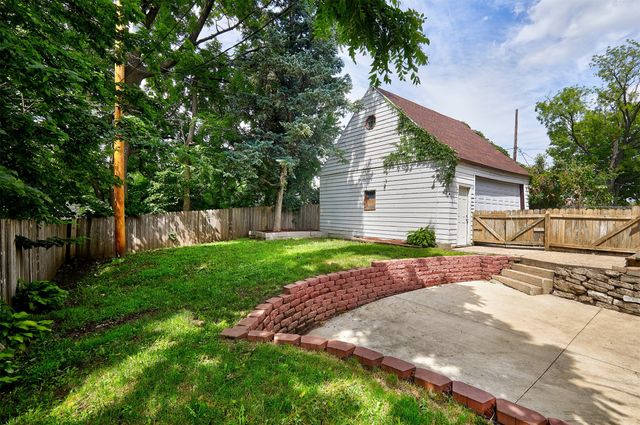 4805 Pleasant Street, Des Moines, IA 50312