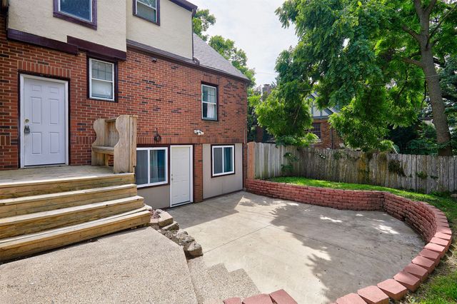 4805 Pleasant Street, Des Moines, IA 50312