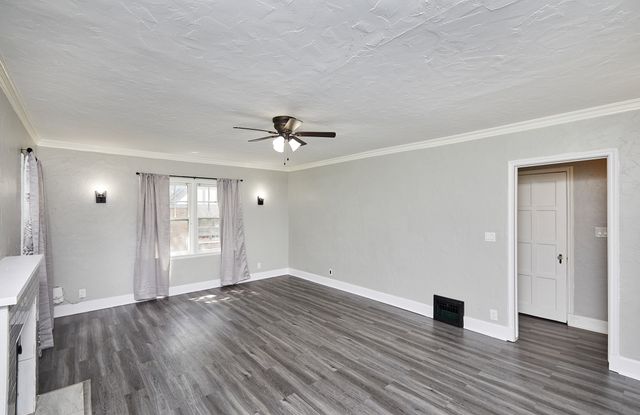 4805 Pleasant Street, Des Moines, IA 50312