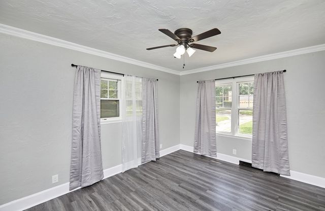 4805 Pleasant Street, Des Moines, IA 50312