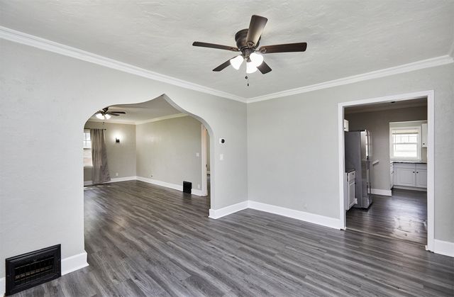 4805 Pleasant Street, Des Moines, IA 50312
