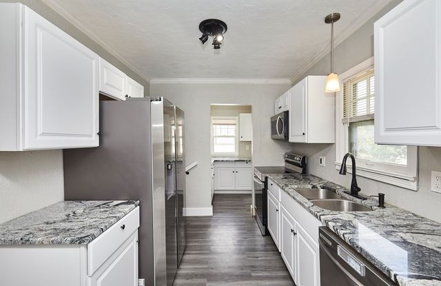 4805 Pleasant Street, Des Moines, IA 50312